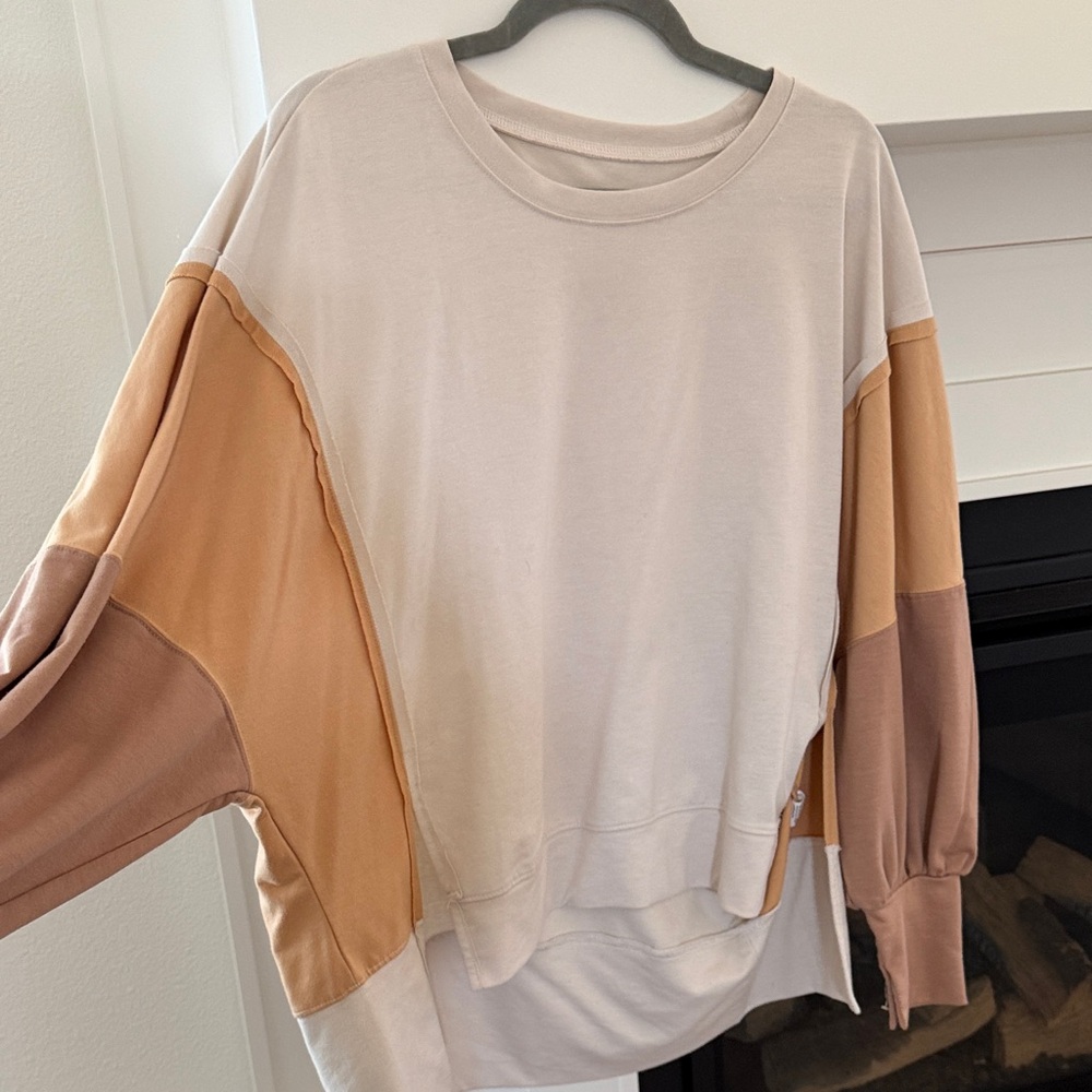 Women’s Colorblock Crewneck Sweatshirt in Cream and Tan